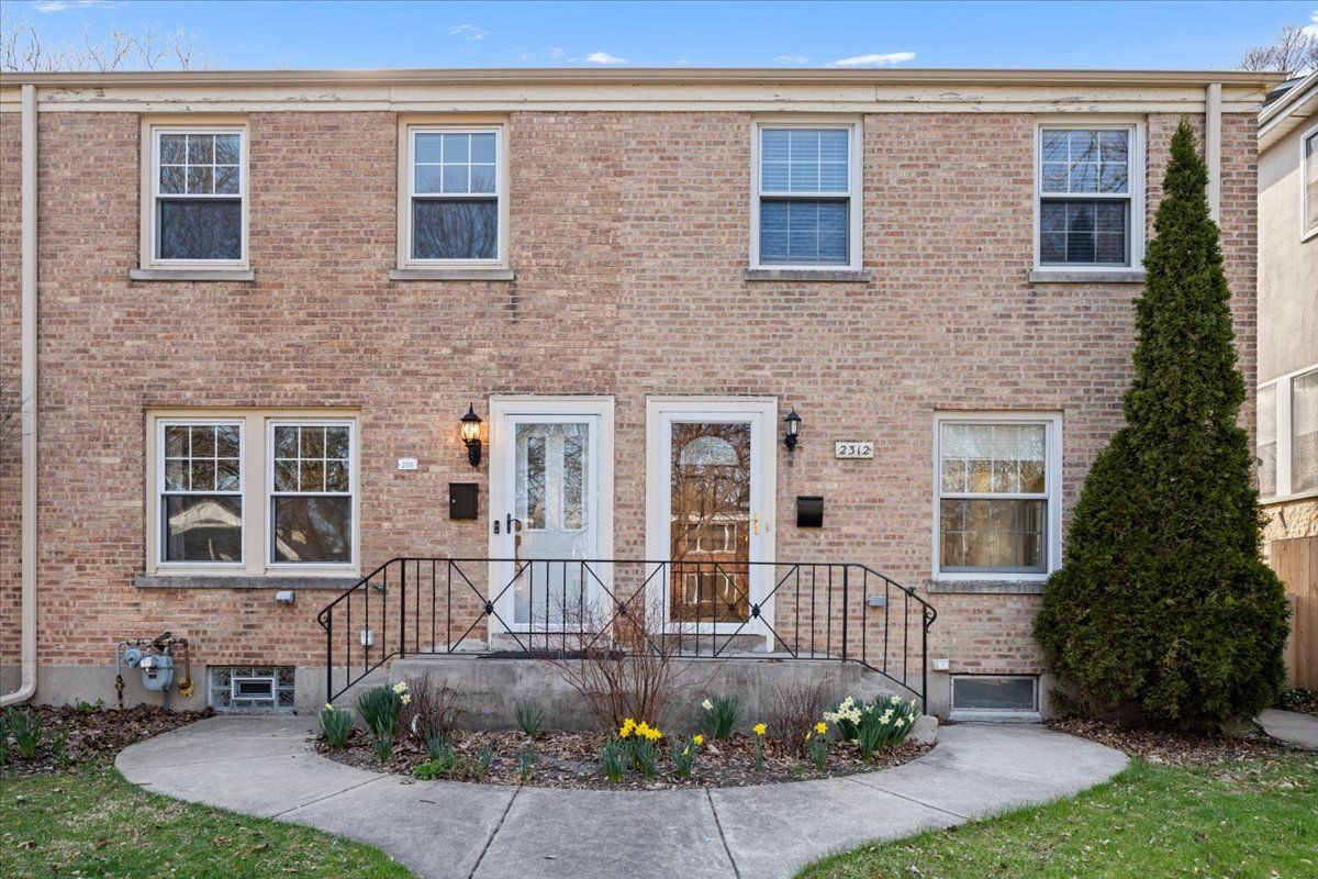 2310 Brown Avenue — Evanston, IL 60201