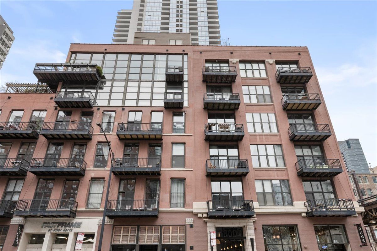 300 Grand Avenue, Chicago, IL 60654