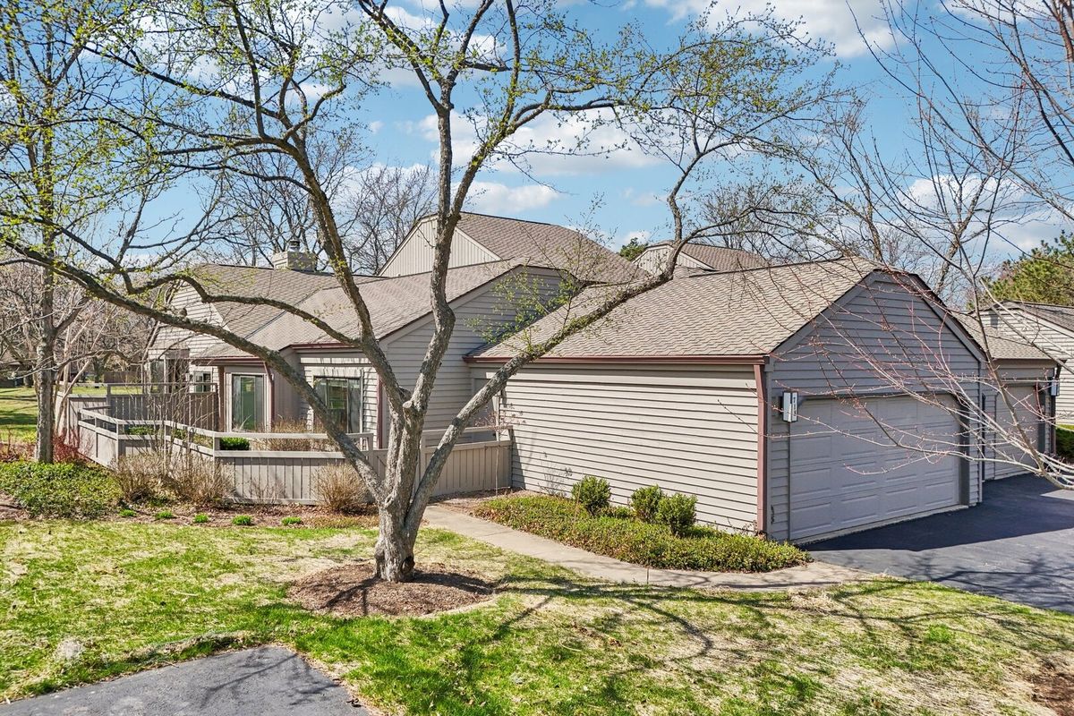 718 SHORELINE Road, Lake Barrington, IL 60010