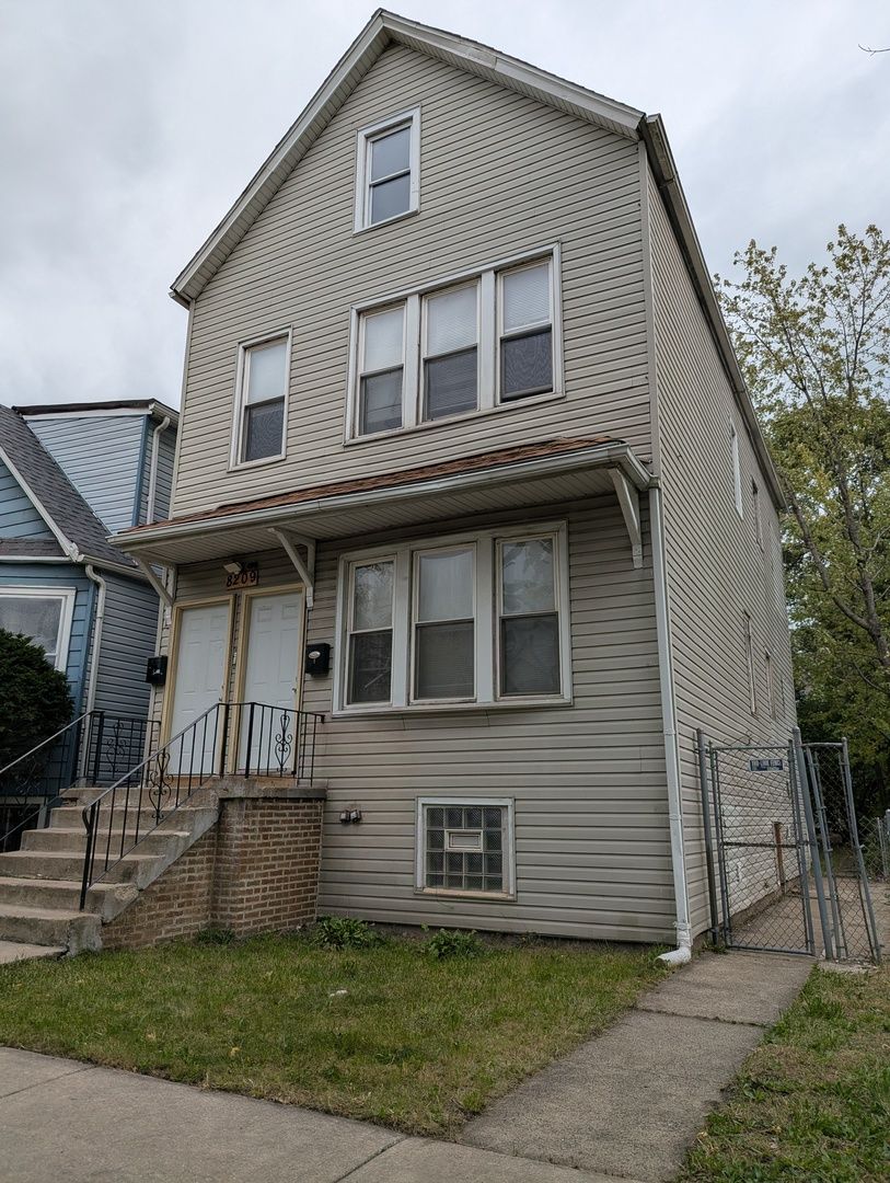 8209 S Coles Avenue — Chicago, IL 60617