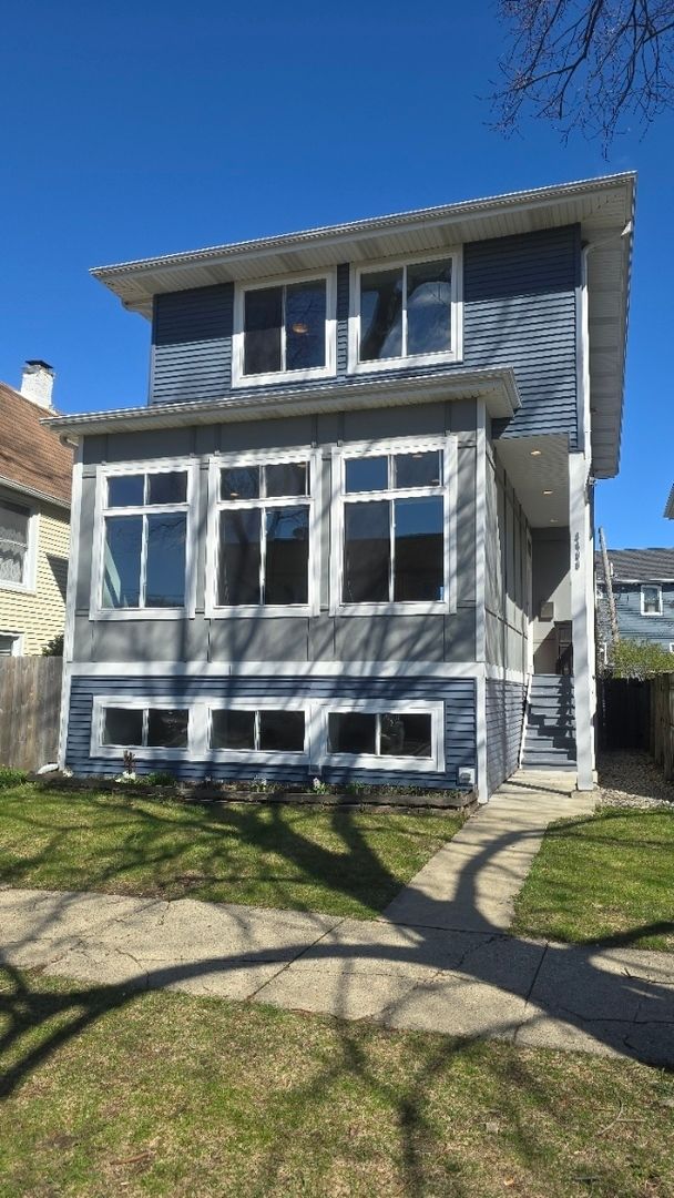 4406 W Wilson Avenue — Chicago, IL 60630