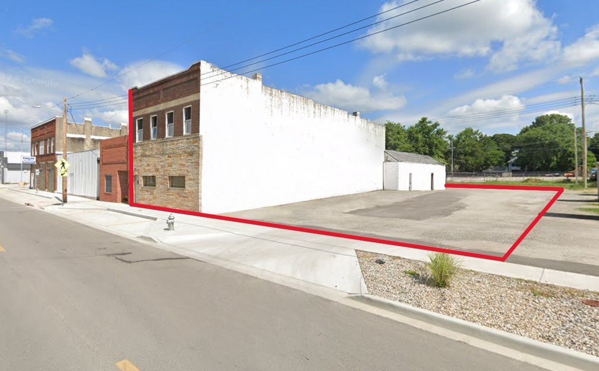 229 E Main Cross Street, Taylorville, IL 62568