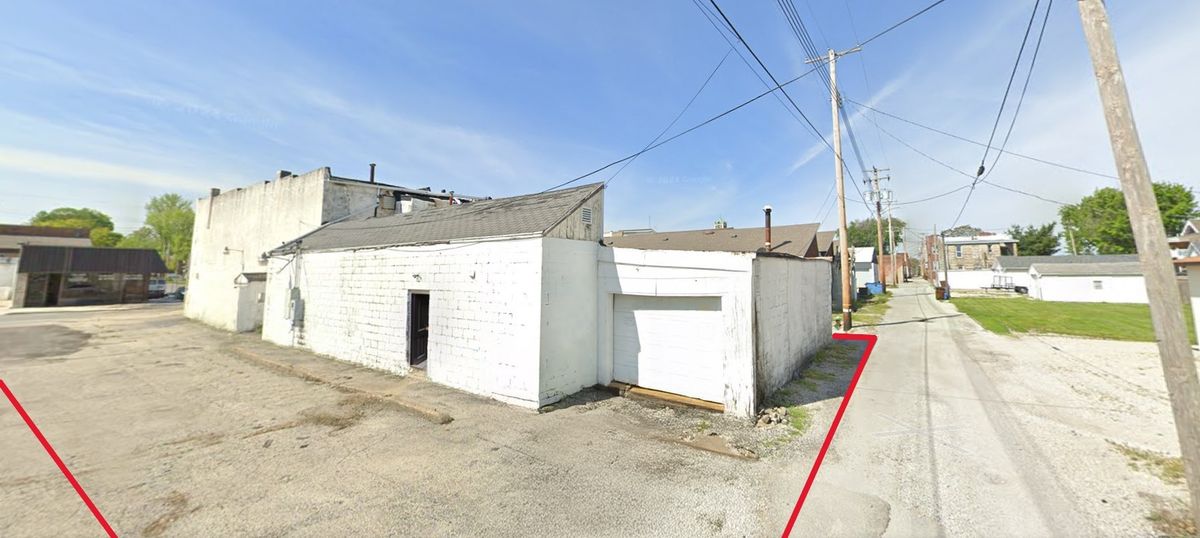 229 E Main Cross Street, Taylorville, IL 62568