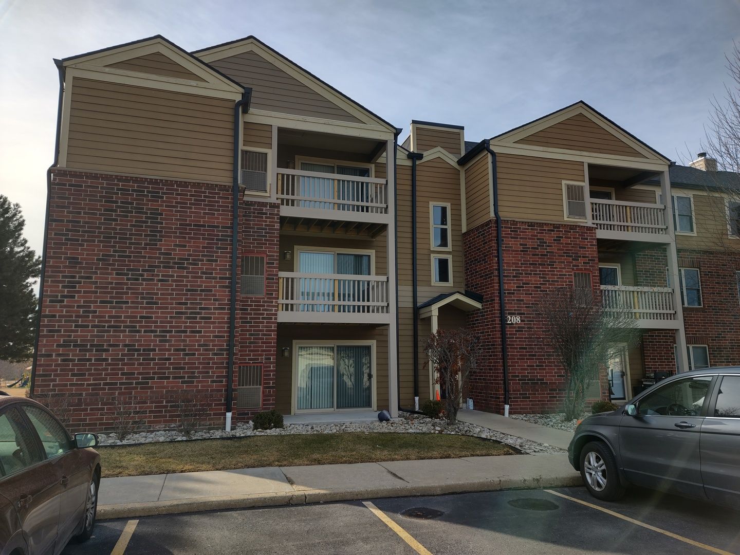 208 Glengarry Drive #304 — Bloomingdale, IL 60108