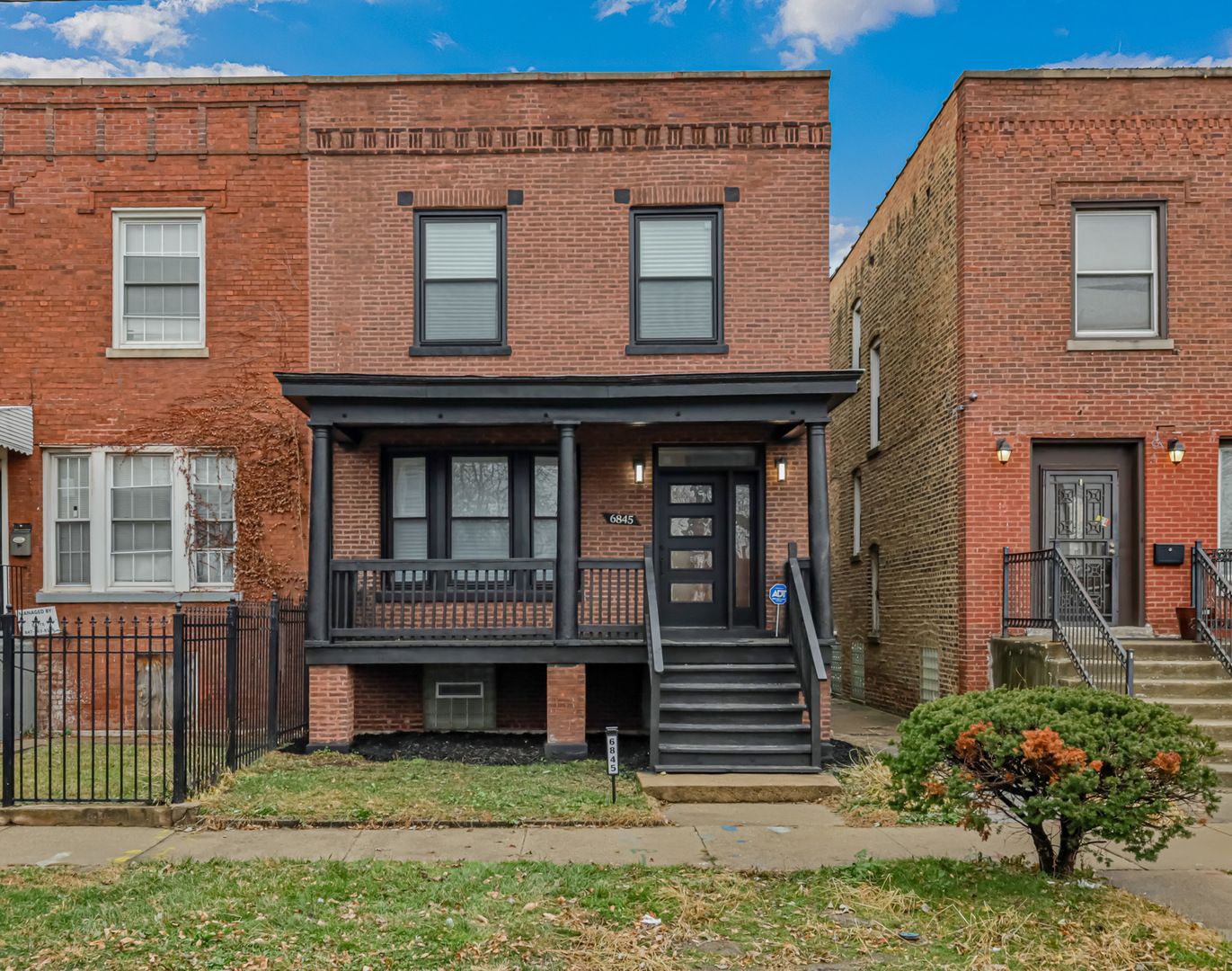 6845 S Saint Lawrence Avenue — Chicago, IL 60637