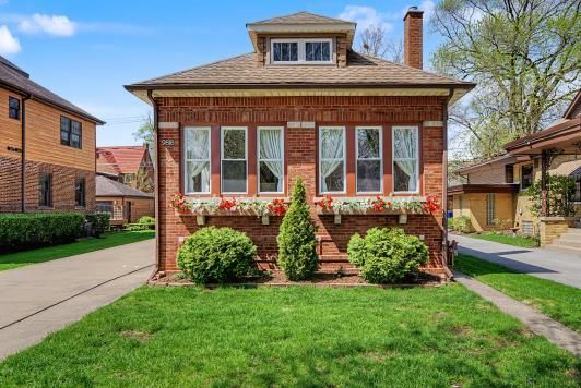 9818 S Leavitt Street — Chicago, IL 60643