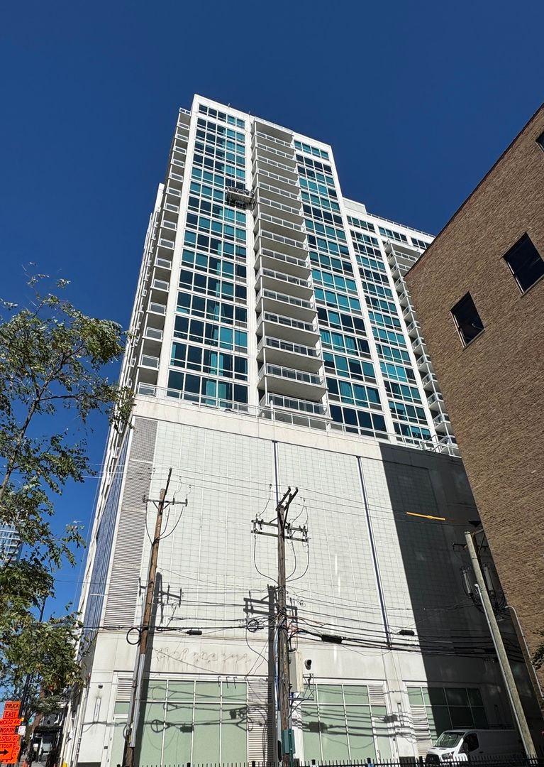 757 N Orleans Street #812 — Chicago, IL 60654