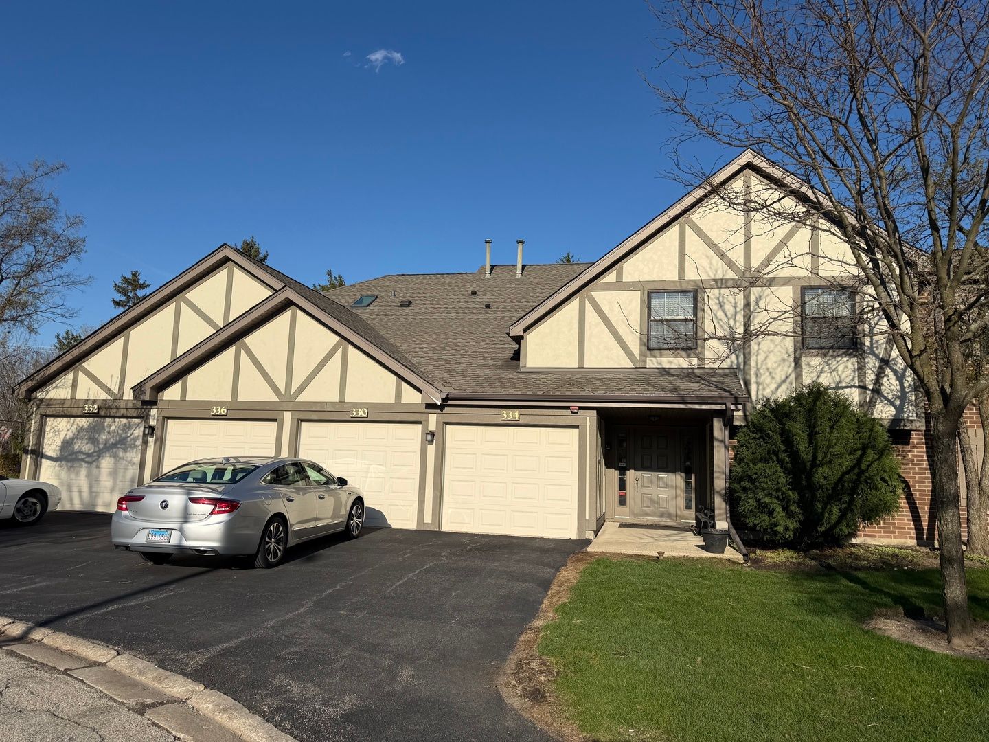 332 Essex Court #4 — Wood Dale, IL 60191
