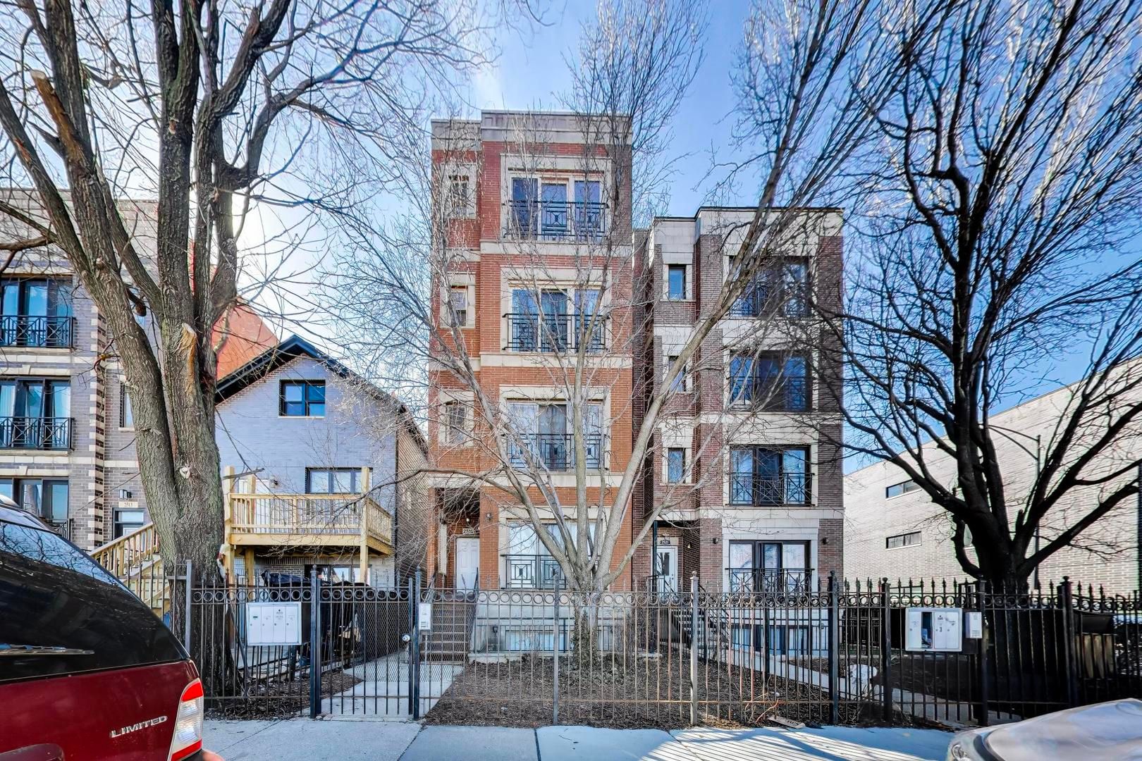 2519 W CONGRESS Parkway #4 — Chicago, IL 60612
