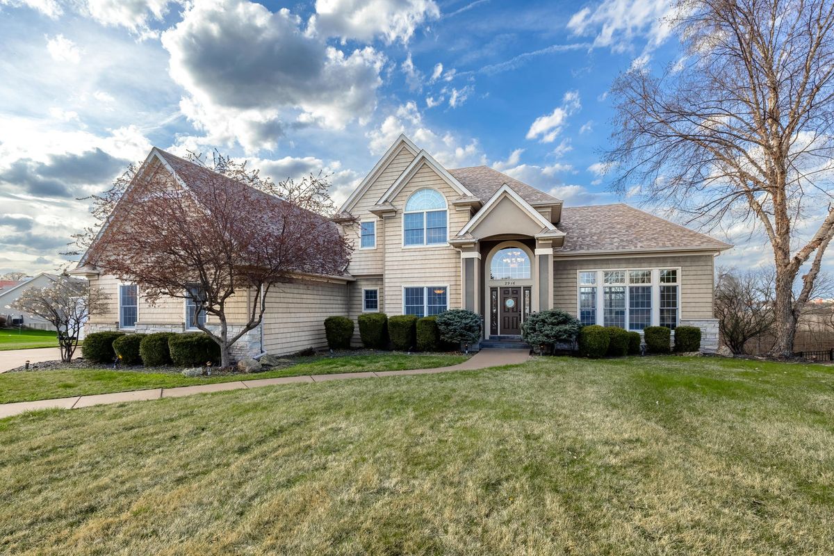 2916 E 45th Court, Davenport, IA 52804