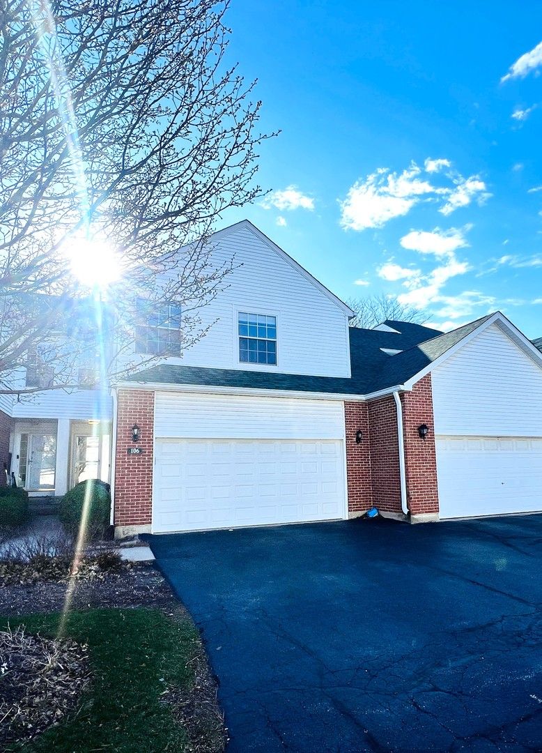 106 Pembroke Circle S #106 — Lake Bluff, IL 60044