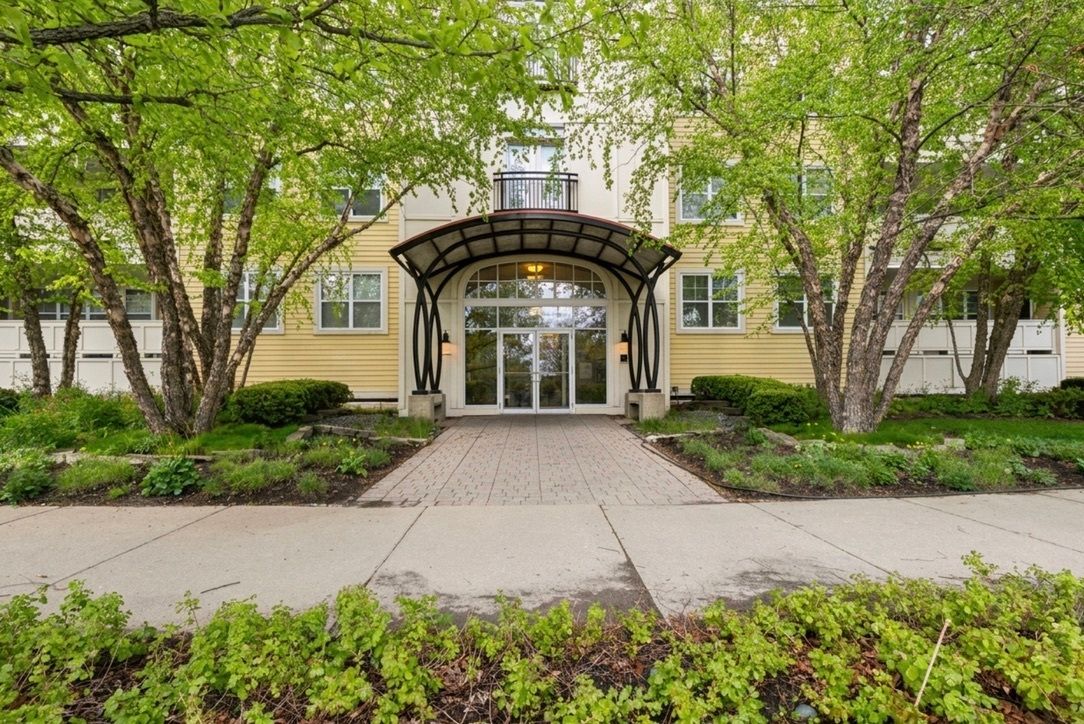977 Harris Road #25 — Grayslake, IL 60030