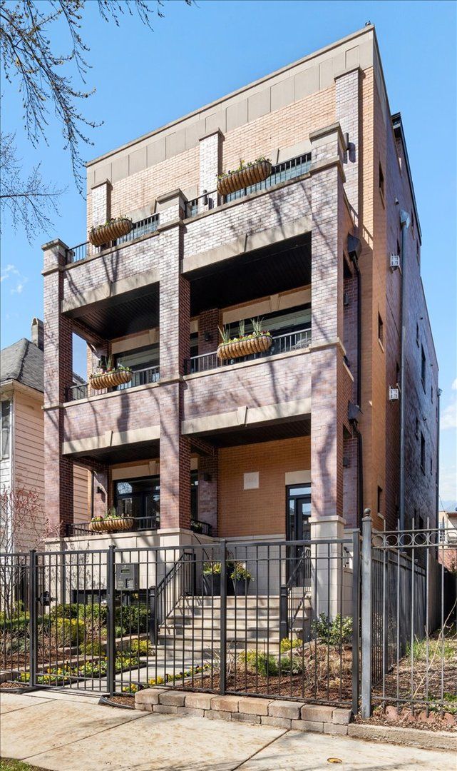 1448 W Carmen Avenue #1 — Chicago, IL 60640