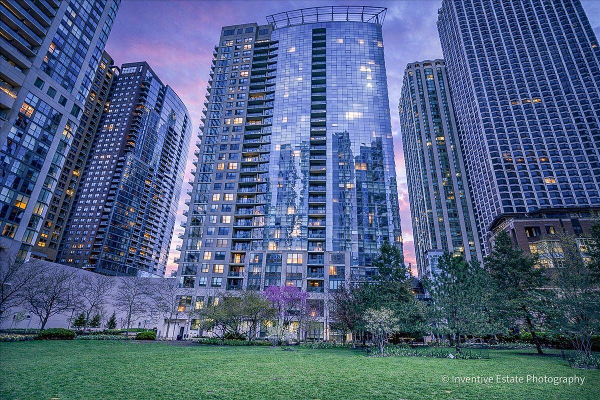 201 Westshore Drive, Chicago, IL 60601