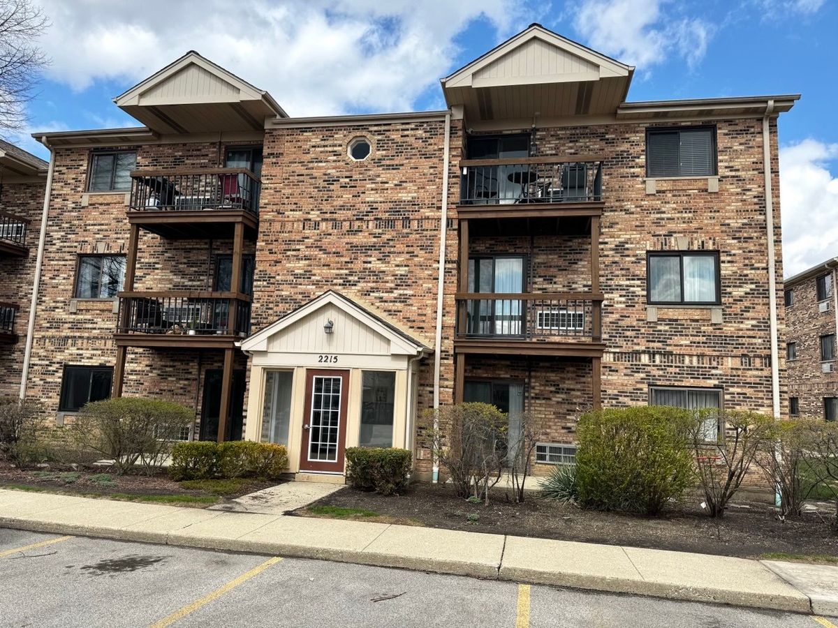 2215 Nichols Road, Arlington Heights, IL 60004