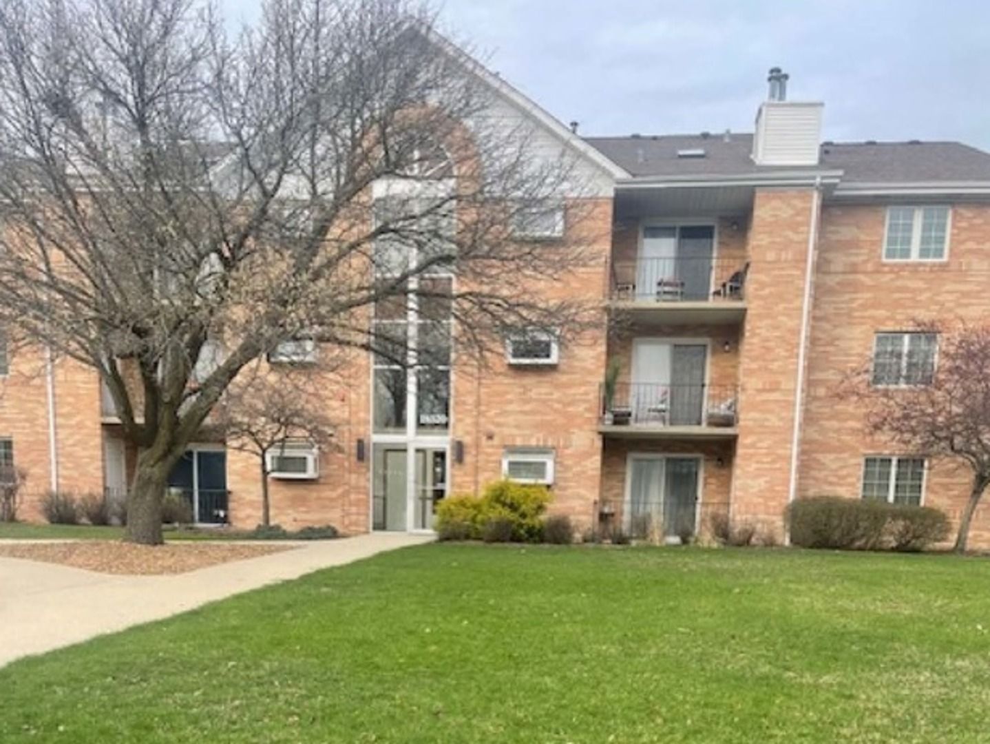 18320 Robin Lane #D2 — Homewood, IL 60430