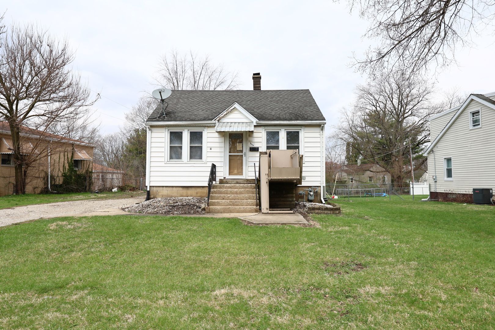 312 SW Circle Drive — Joliet, IL 60433