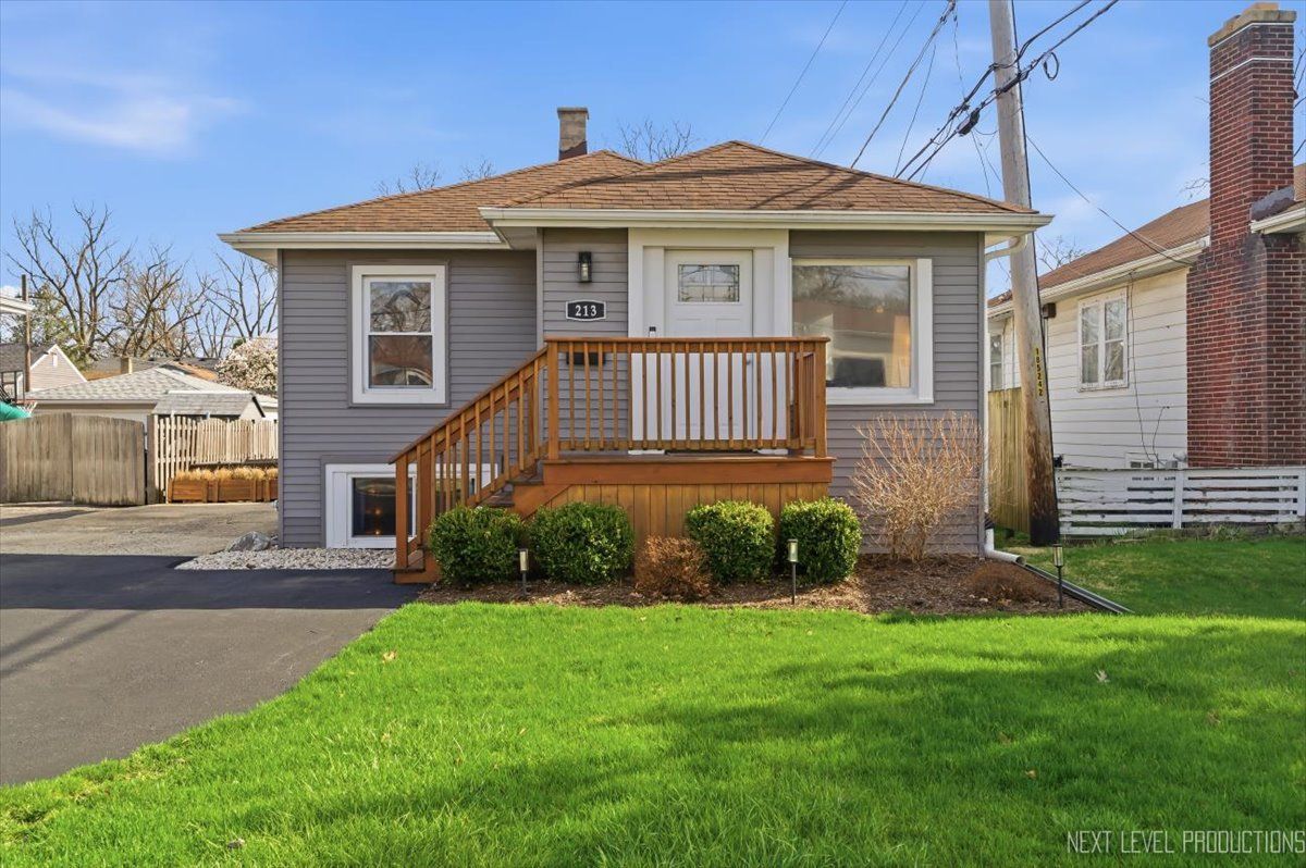 213 School Street, Villa Park, IL 60181