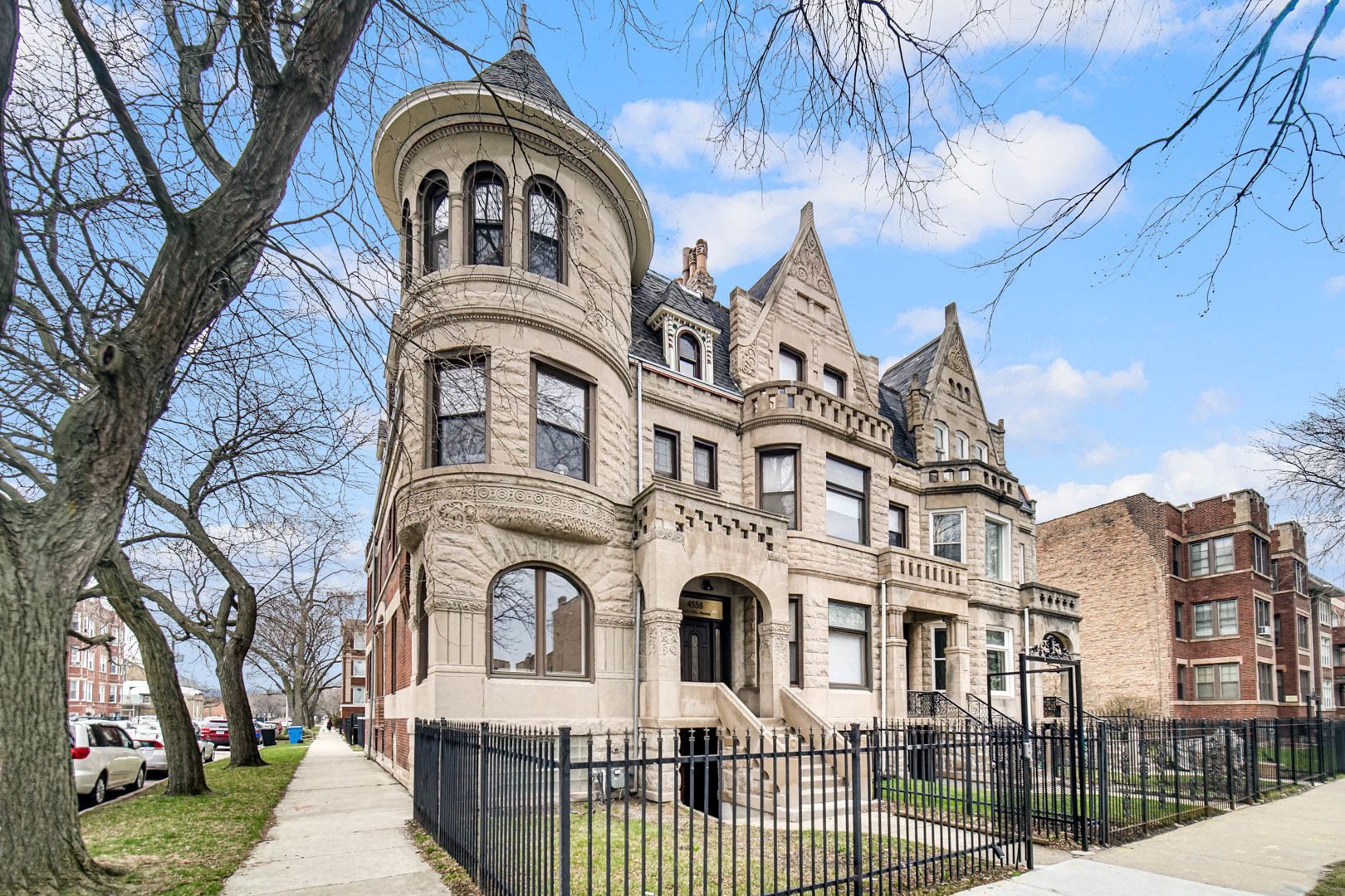 4558 S Ellis Avenue — Chicago, IL 60653