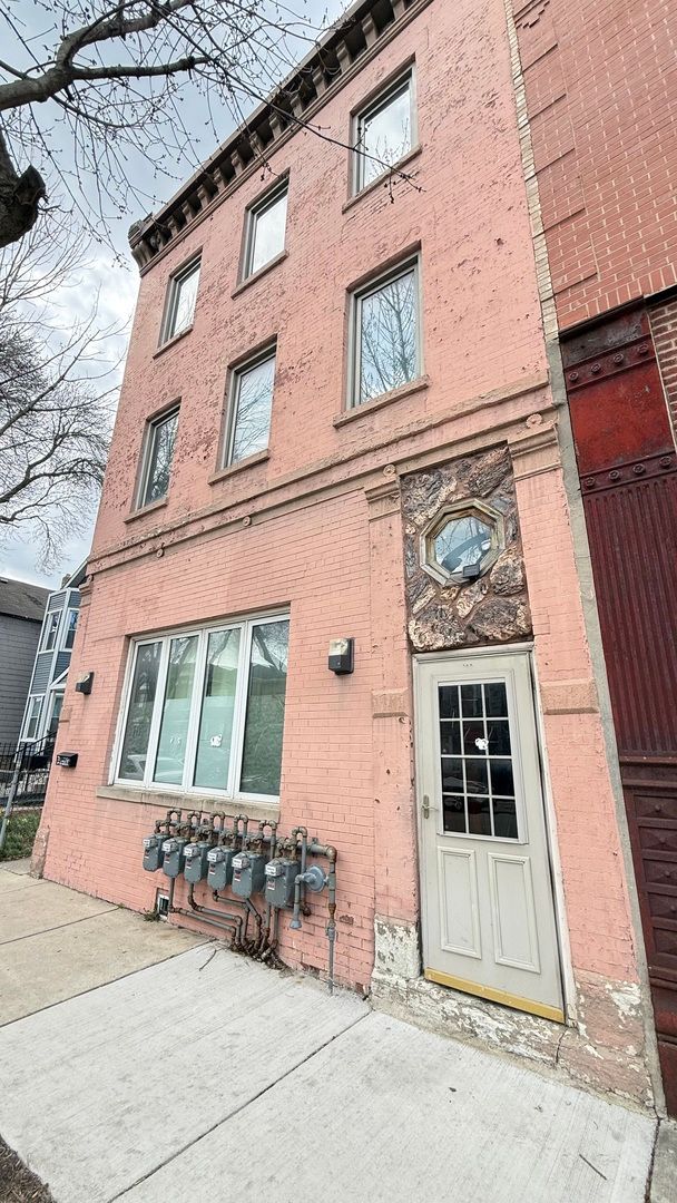 2904 S Wells Street — Chicago, IL 60616