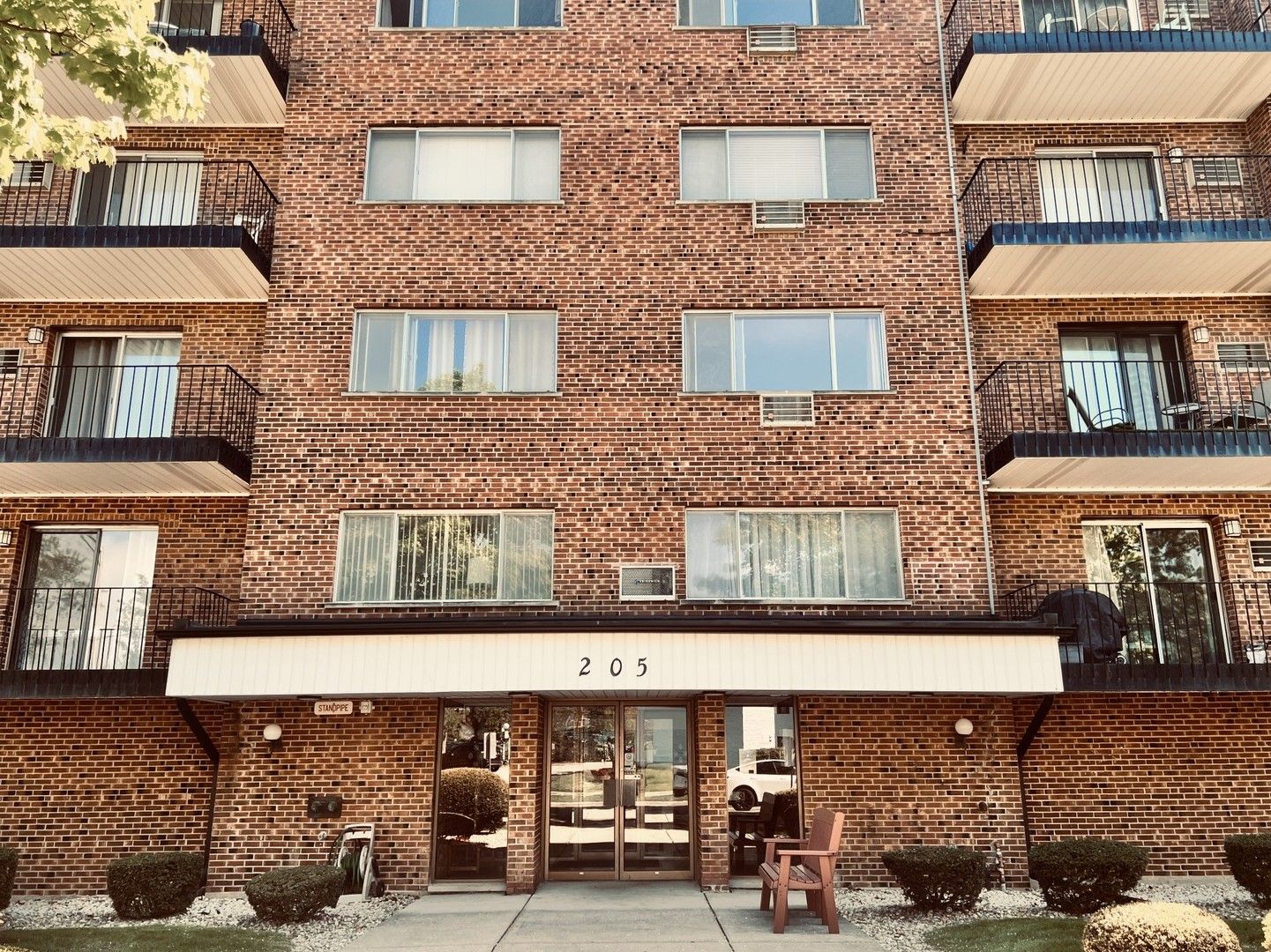 205 W MINER Street #300 — Arlington Heights, IL 60005