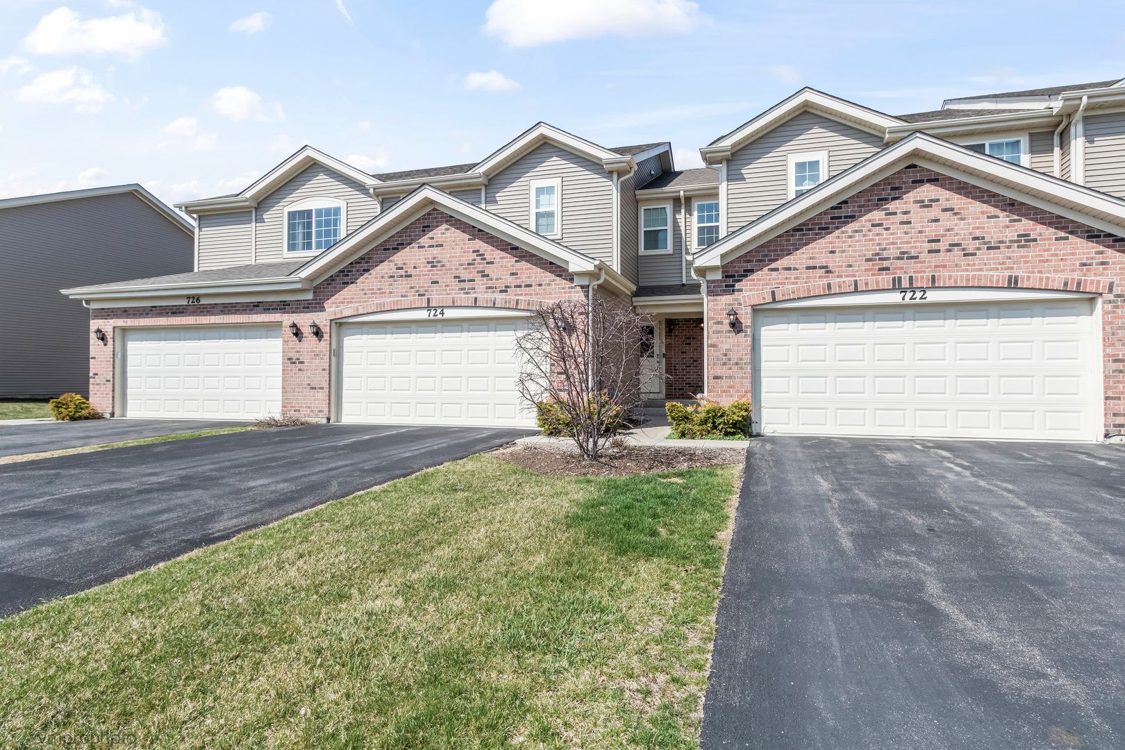 724 Wellington Lane — Cary, IL 60013