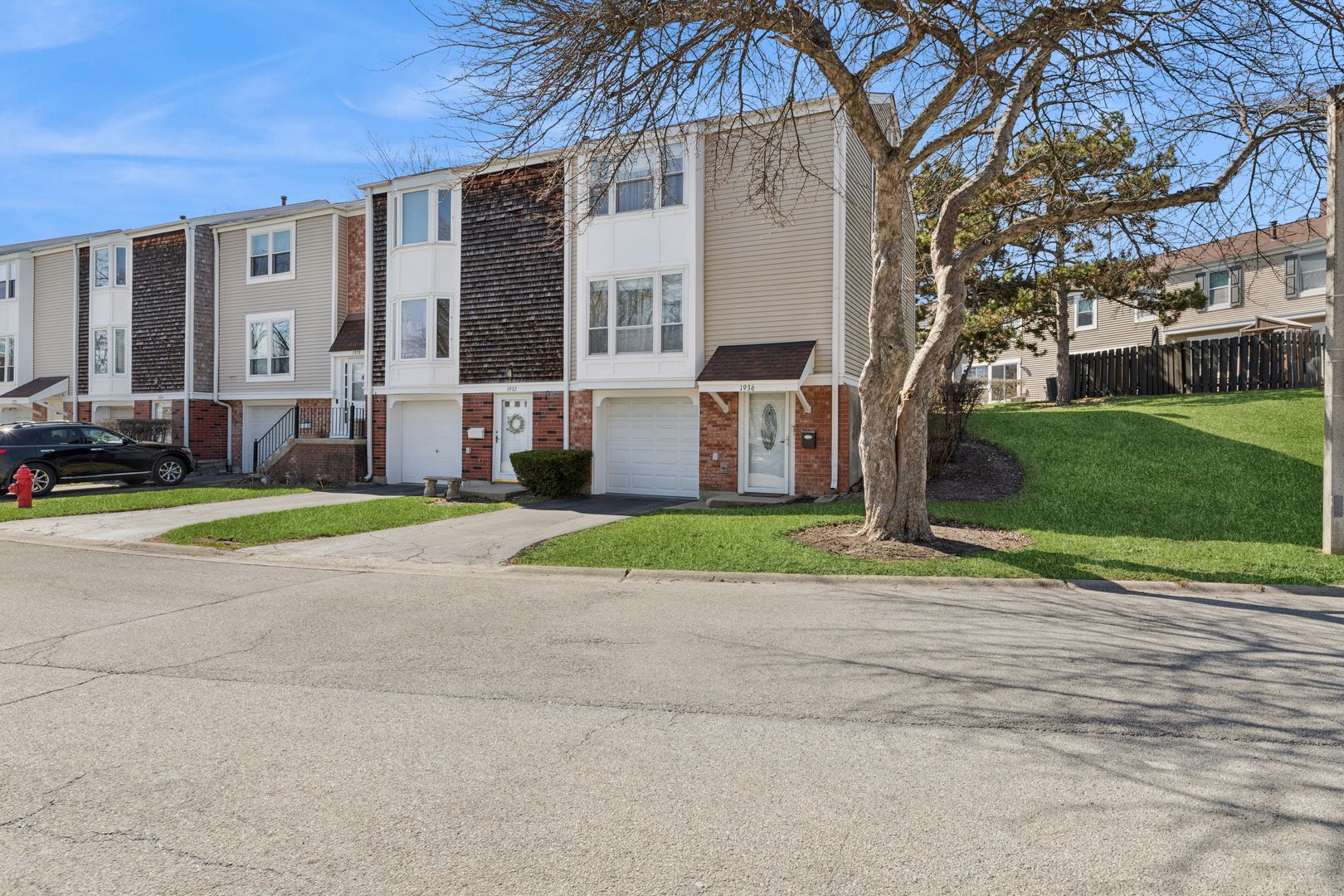 1936 Whitingham Lane — Hoffman Estates, IL 60169