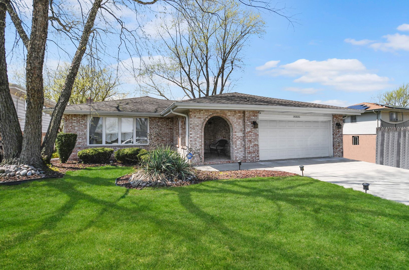 16810 Greenwood Avenue — South Holland, IL 60473