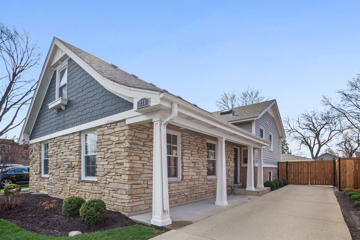 216 Fremont Avenue, Elmhurst, IL 60126