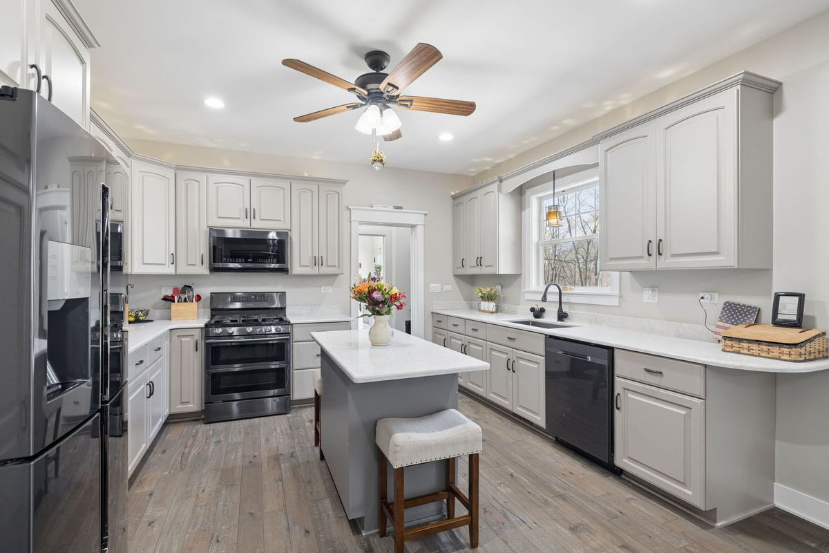 15919 Burr Oak Road, Plano, IL 60545