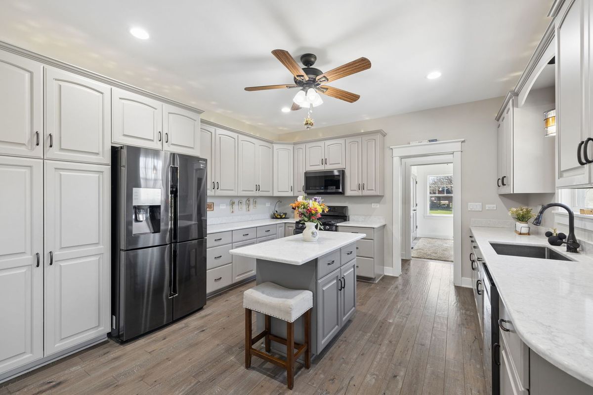 15919 Burr Oak Road, Plano, IL 60545