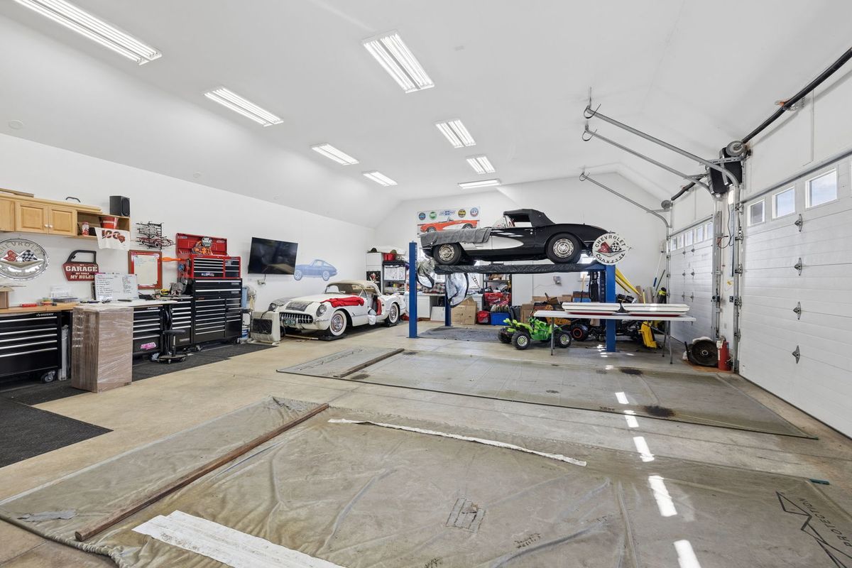 15919 Burr Oak Road, Plano, IL 60545