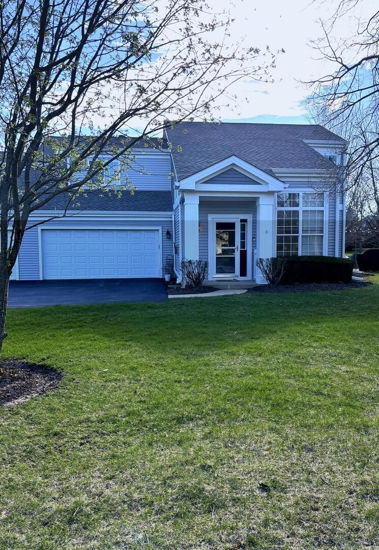 201 Grays Drive #201 — Oswego, IL 60543