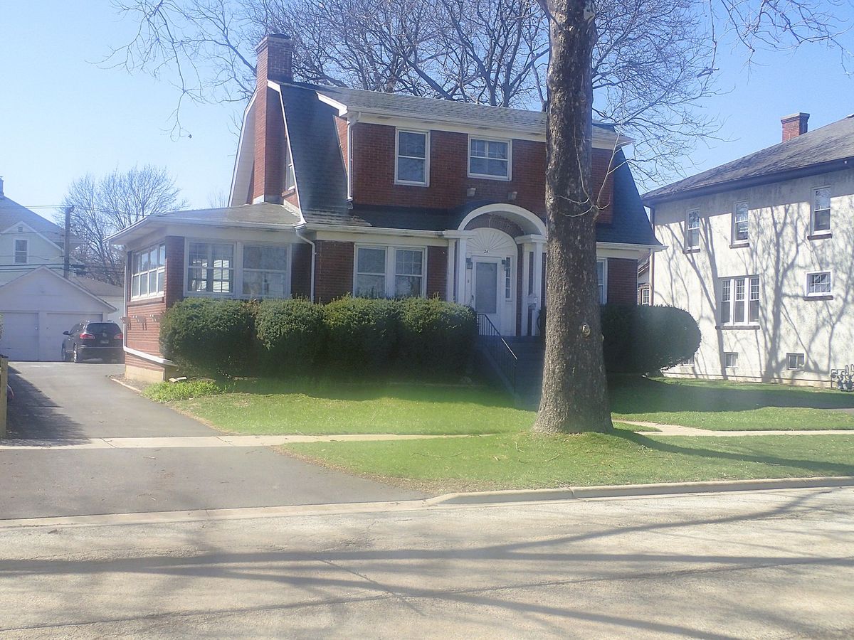 24 Belmont Avenue, Arlington Heights, IL 60004