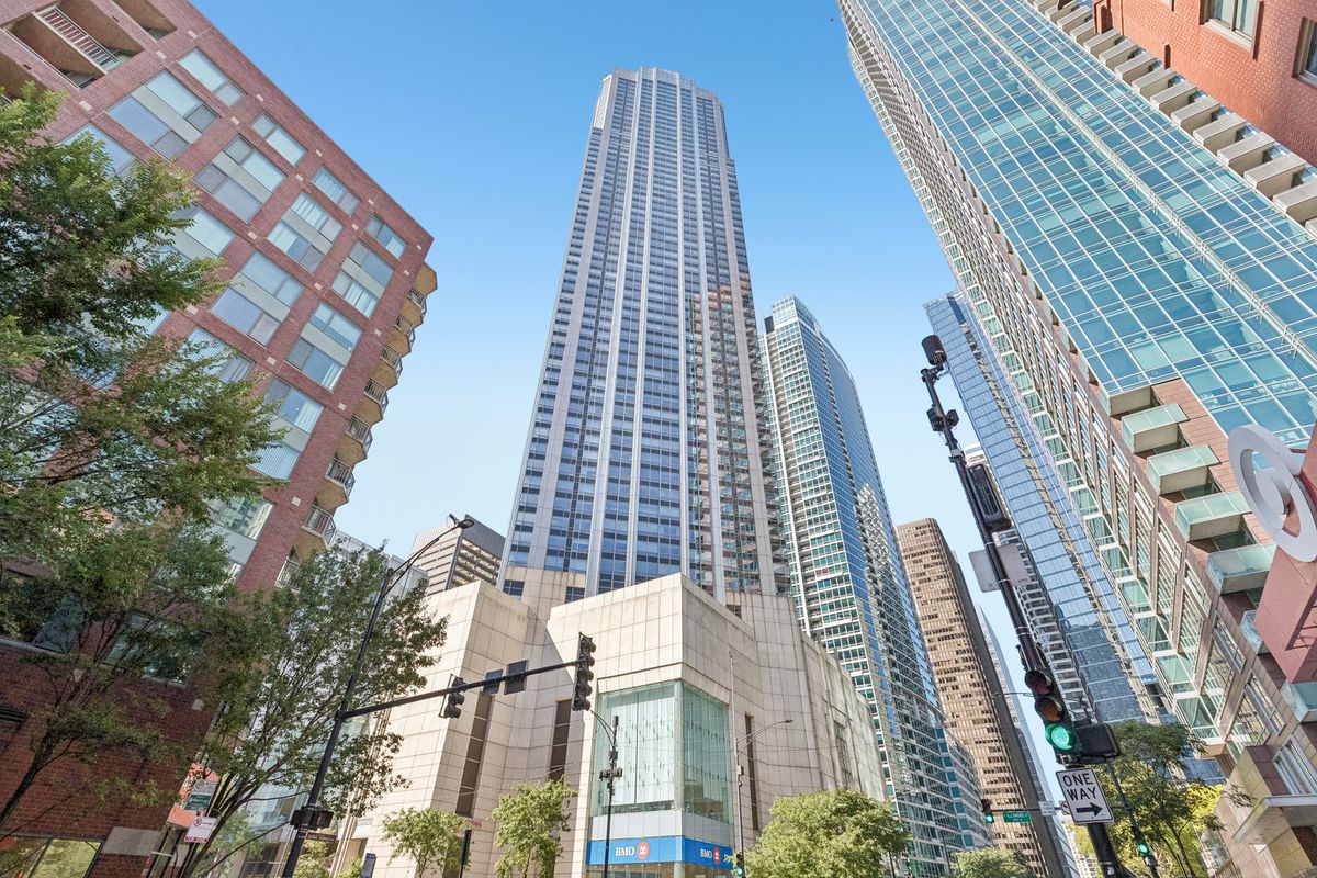 512 MCCLURG Court, Chicago, IL 60611