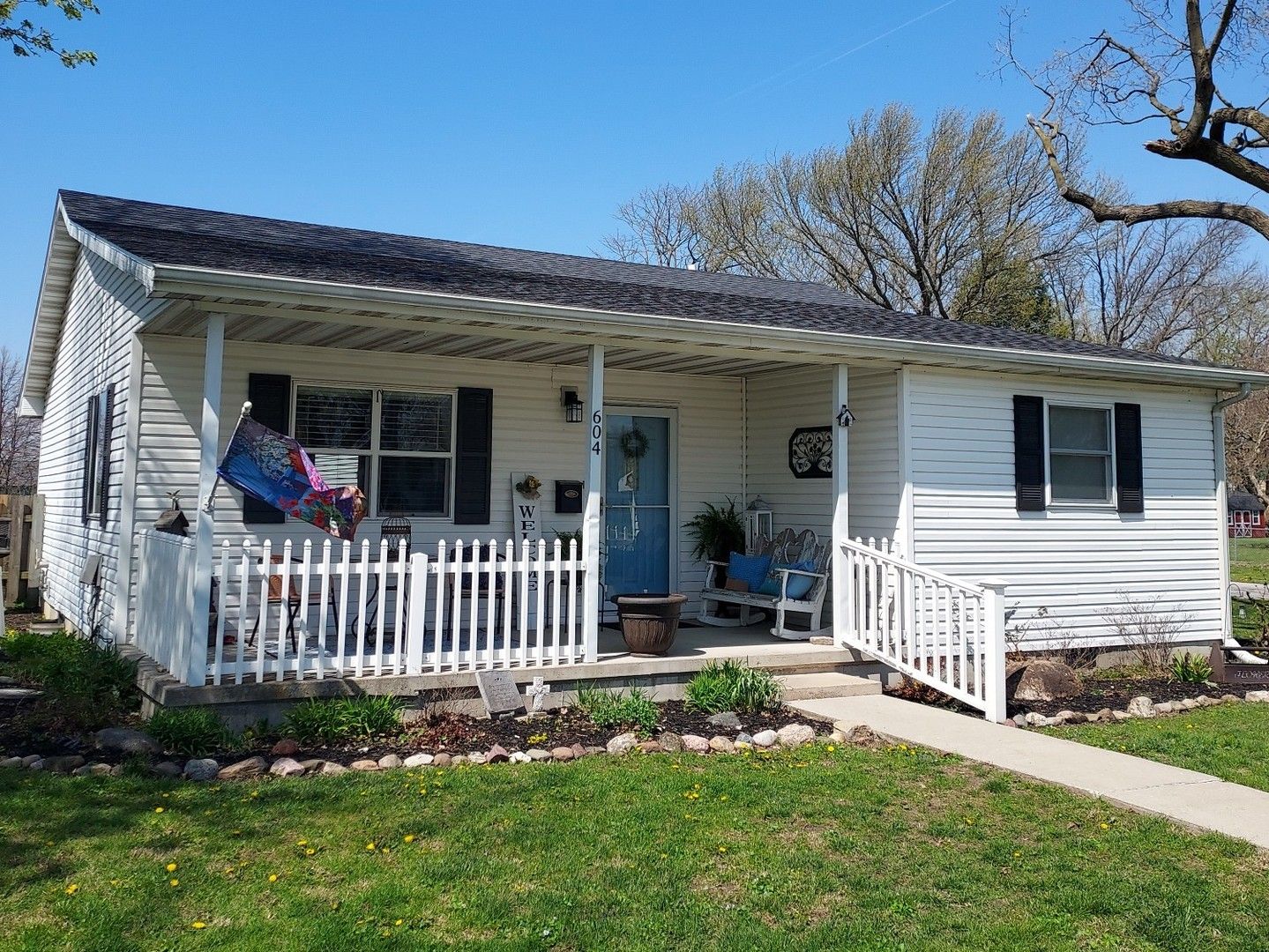 604 S Locust Street — Arcola, IL 61910