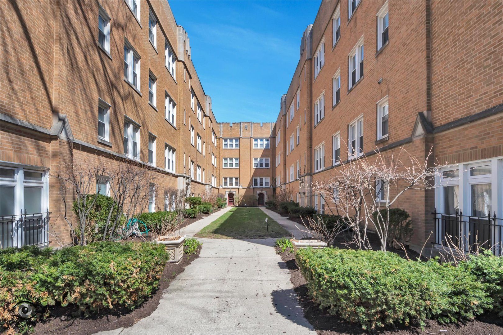 2537 Prairie Avenue #2E — Evanston, IL 60201
