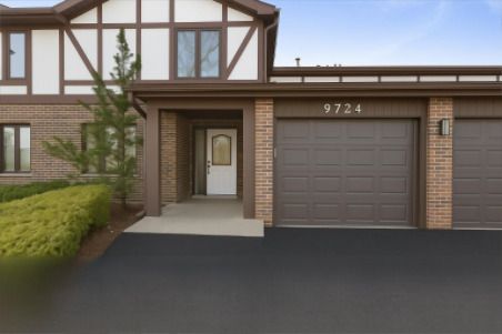 9724 W Creek Road #E2 — Palos Park, IL 60464
