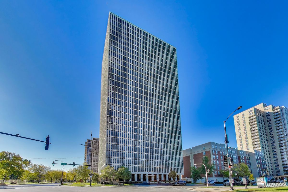 6700 South Shore Drive, Chicago, IL 60649