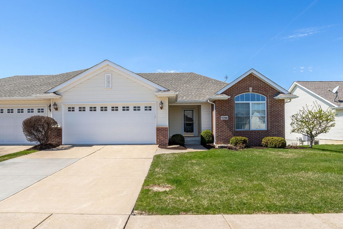 5706 Castlewood Drive, Bettendorf, IA 52722
