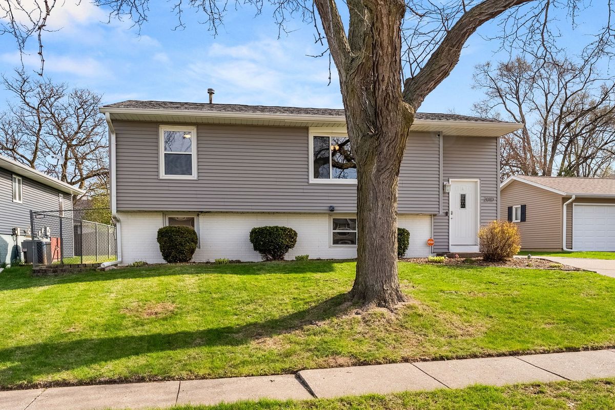 2010 55th Street, Davenport, IA 52806