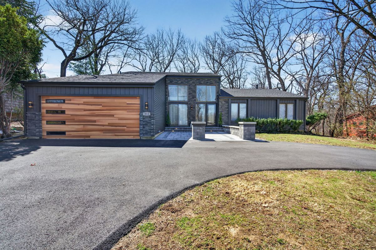 812 TAM O SHANTER Circle, Bolingbrook, IL 60440