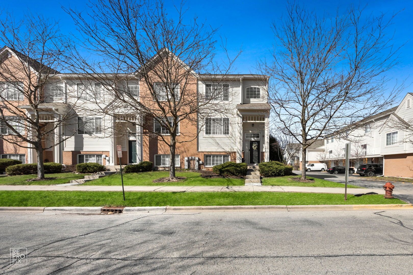 7504 Claridge Drive #E — Bridgeview, IL 60455