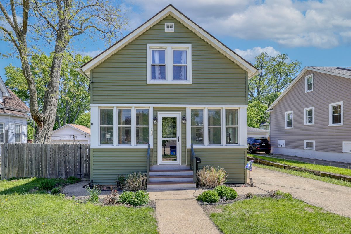 318 11th Avenue, St. Charles, IL 60174