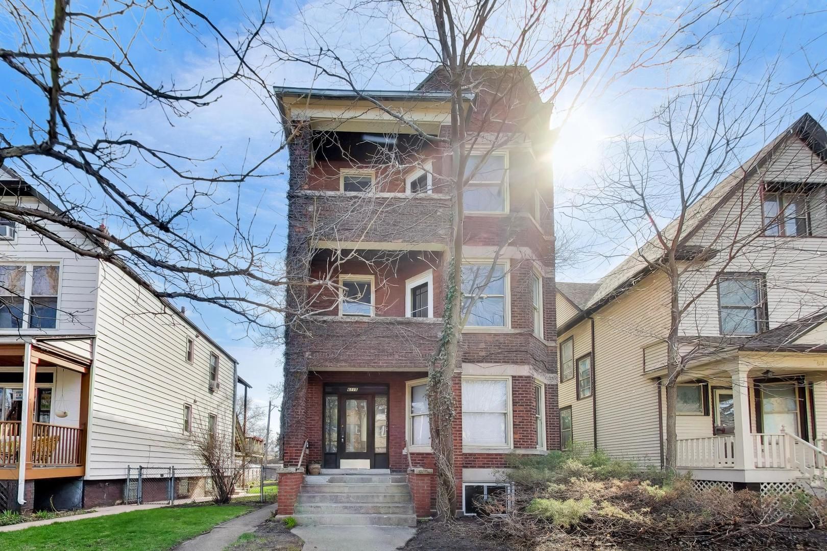 6115 N Hermitage Avenue — Chicago, IL 60660
