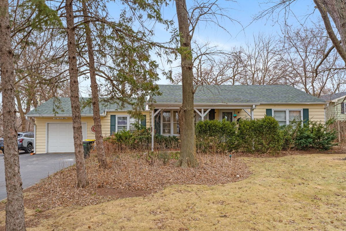 4715 Crystal Lake Road, McHenry, IL 60050