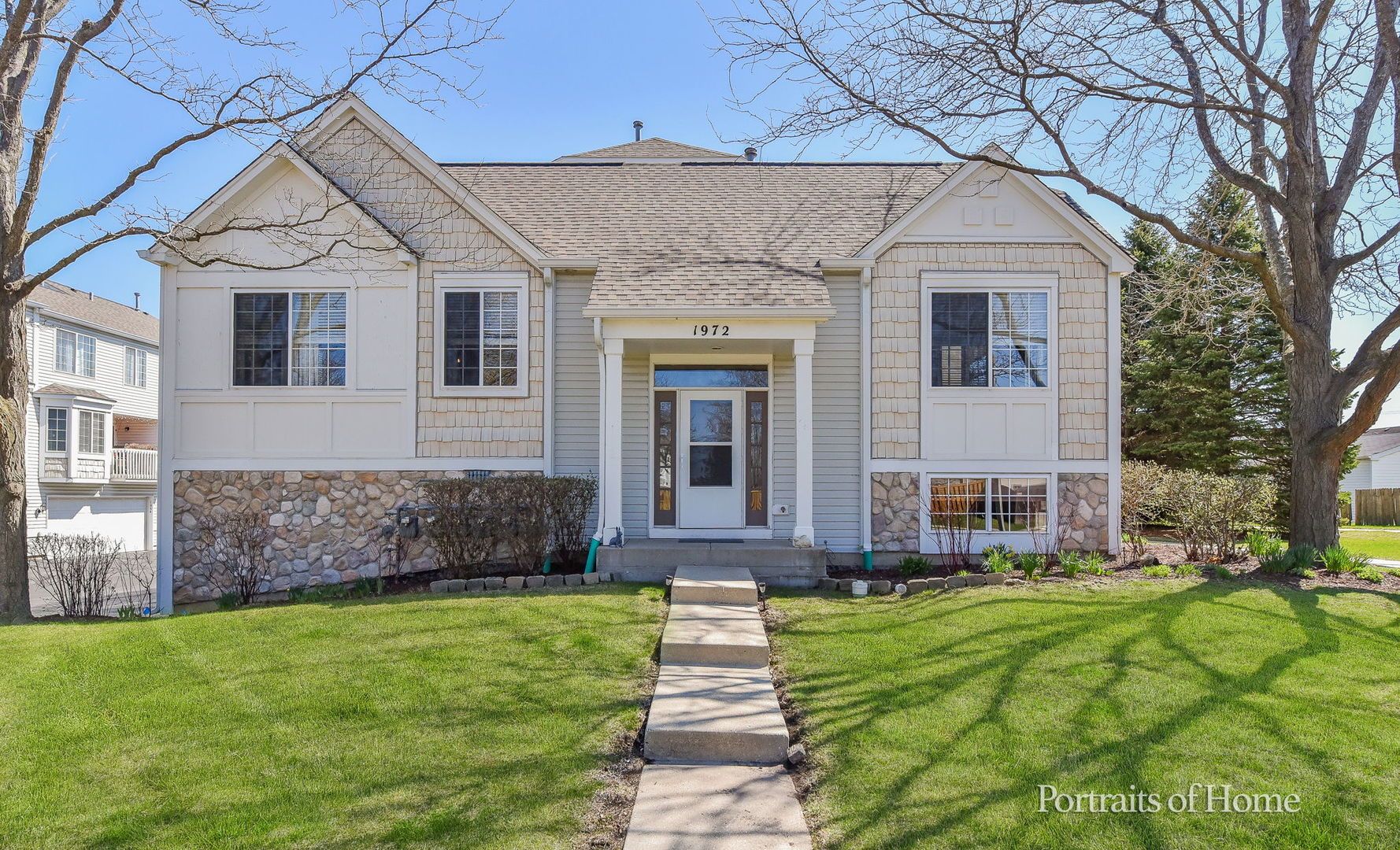 1972 MIDDLEBURY Drive — Aurora, IL 60503
