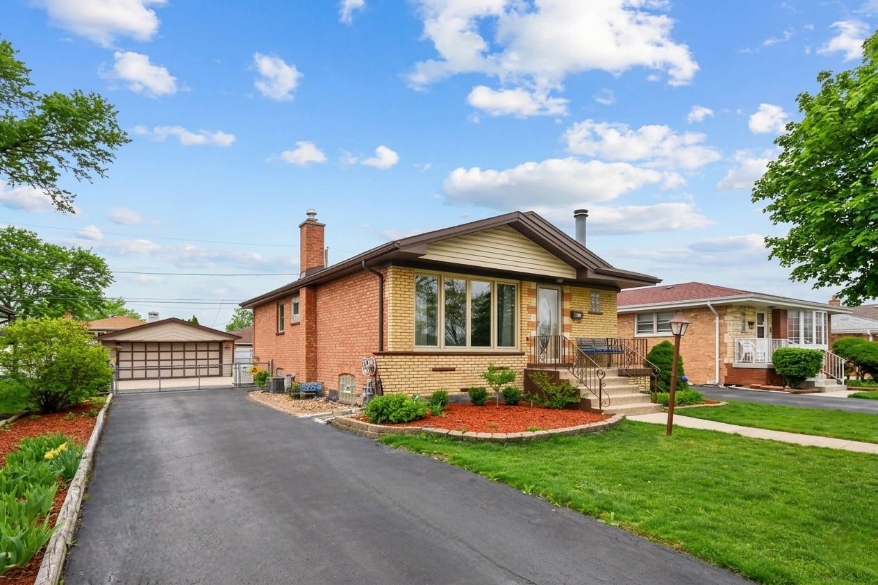 7944 Austin Avenue — Burbank, IL 60459