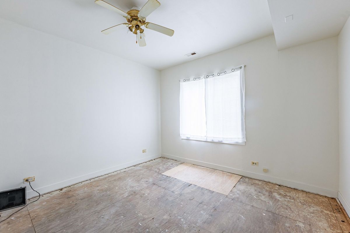 832 E 153 Street, Phoenix, IL 60426