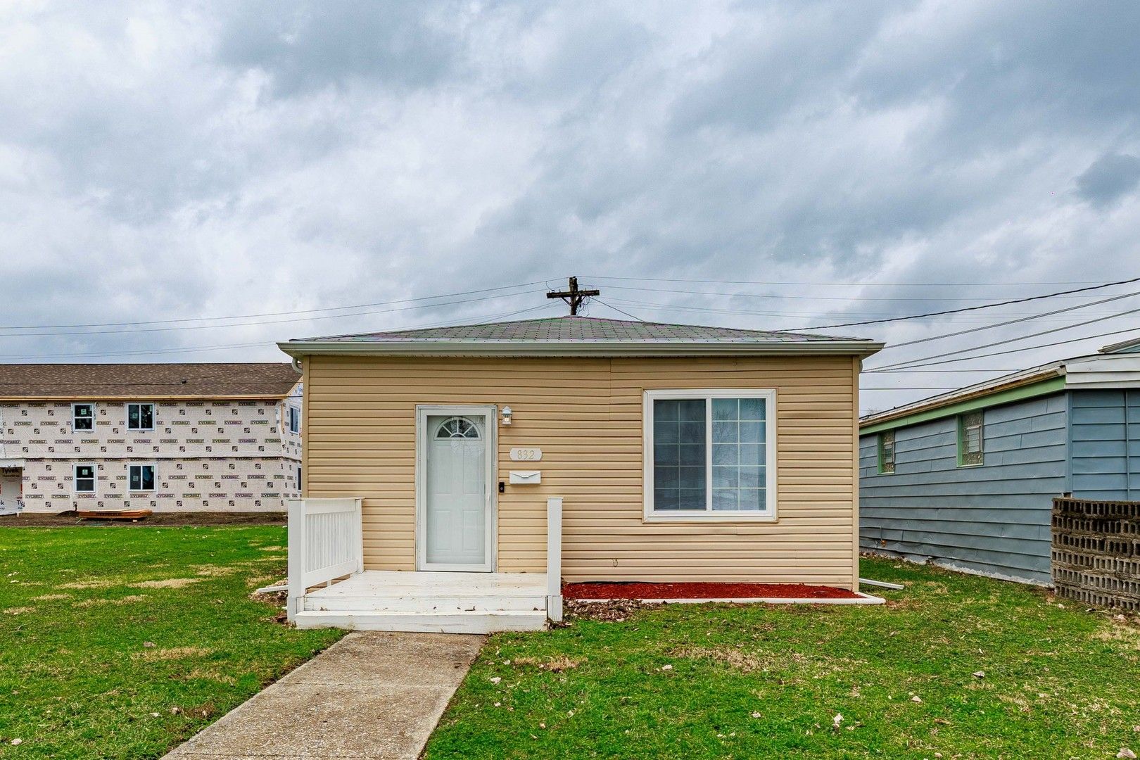 832 E 153 Street — Phoenix, IL 60426